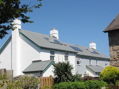 Rear Of Castle Cottages Isles Of Scilly 640x469